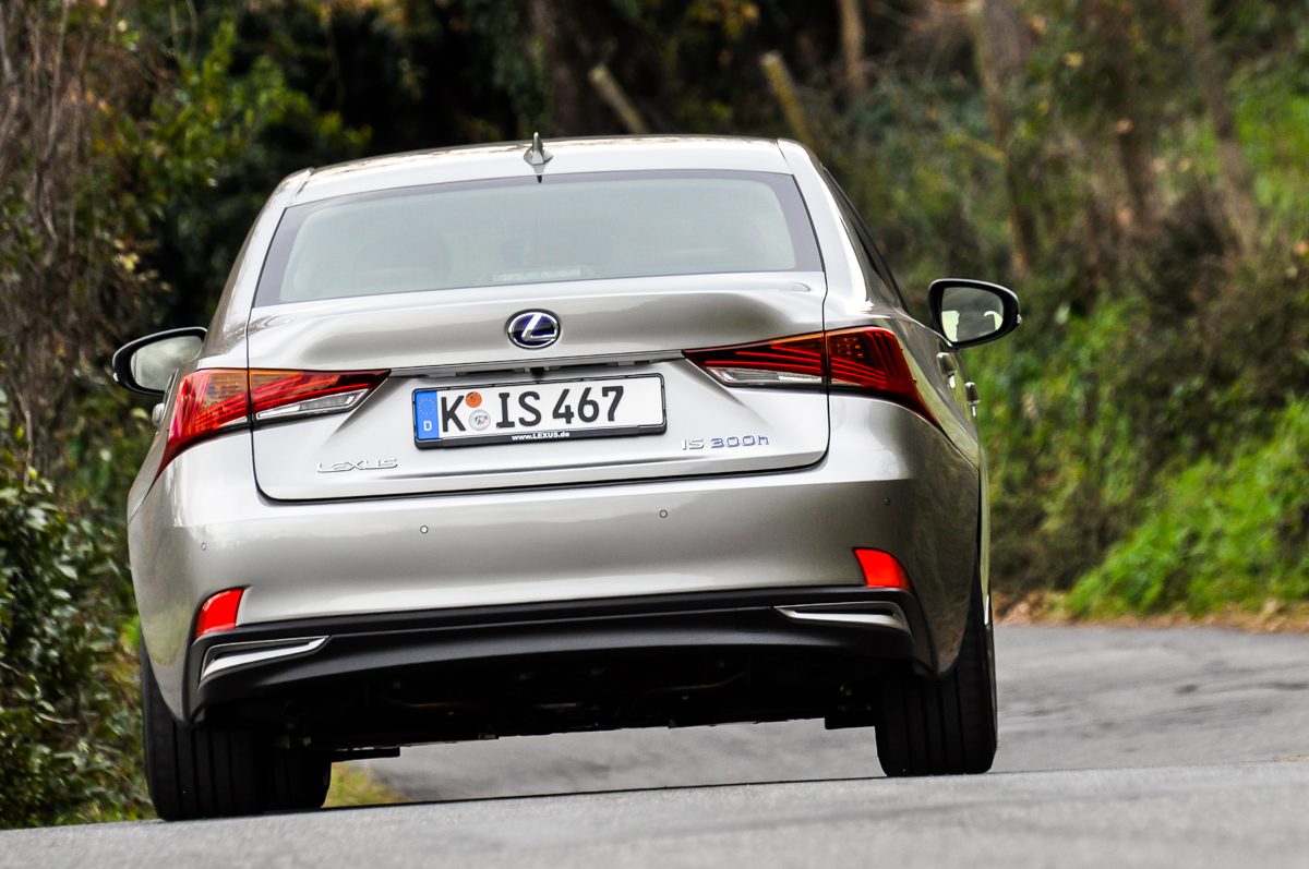 LEXUS IS