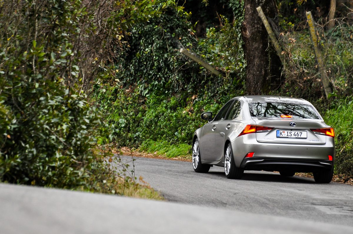 LEXUS IS
