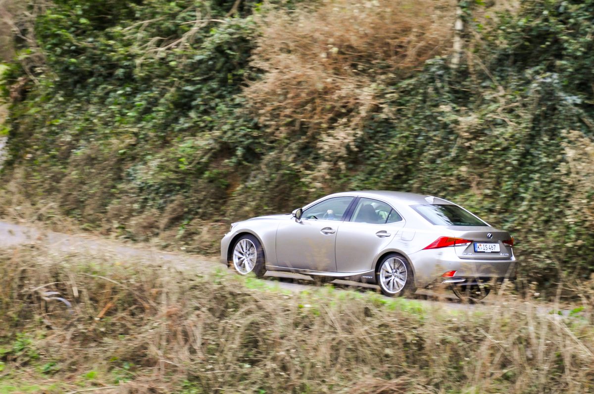 LEXUS IS