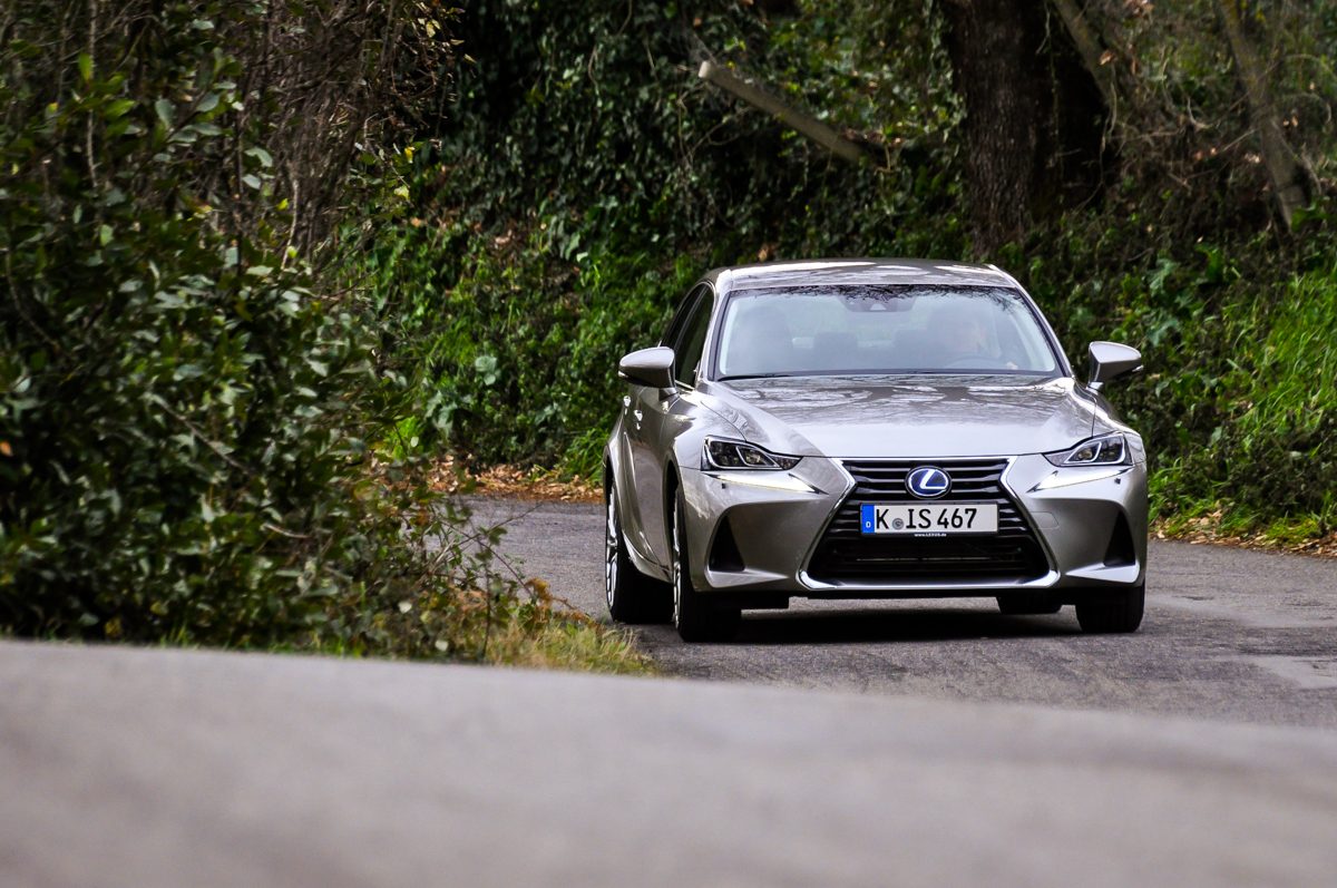 LEXUS IS