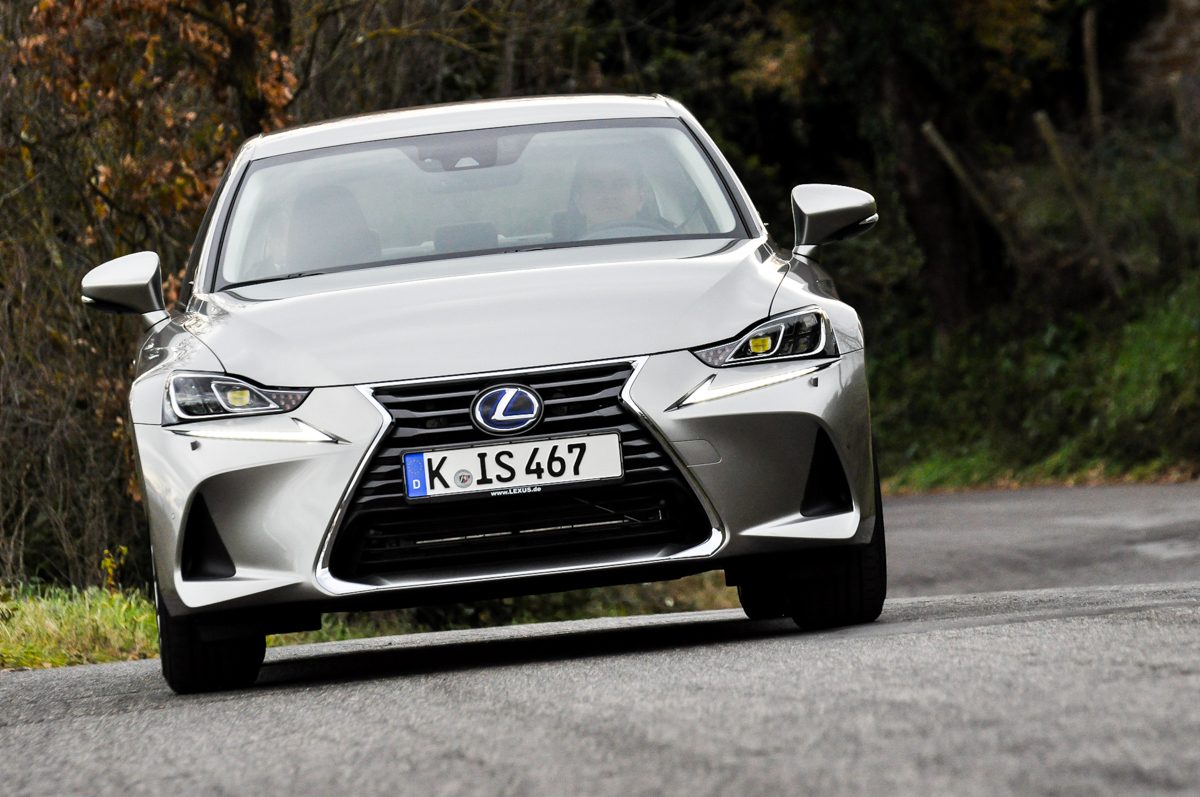 LEXUS IS