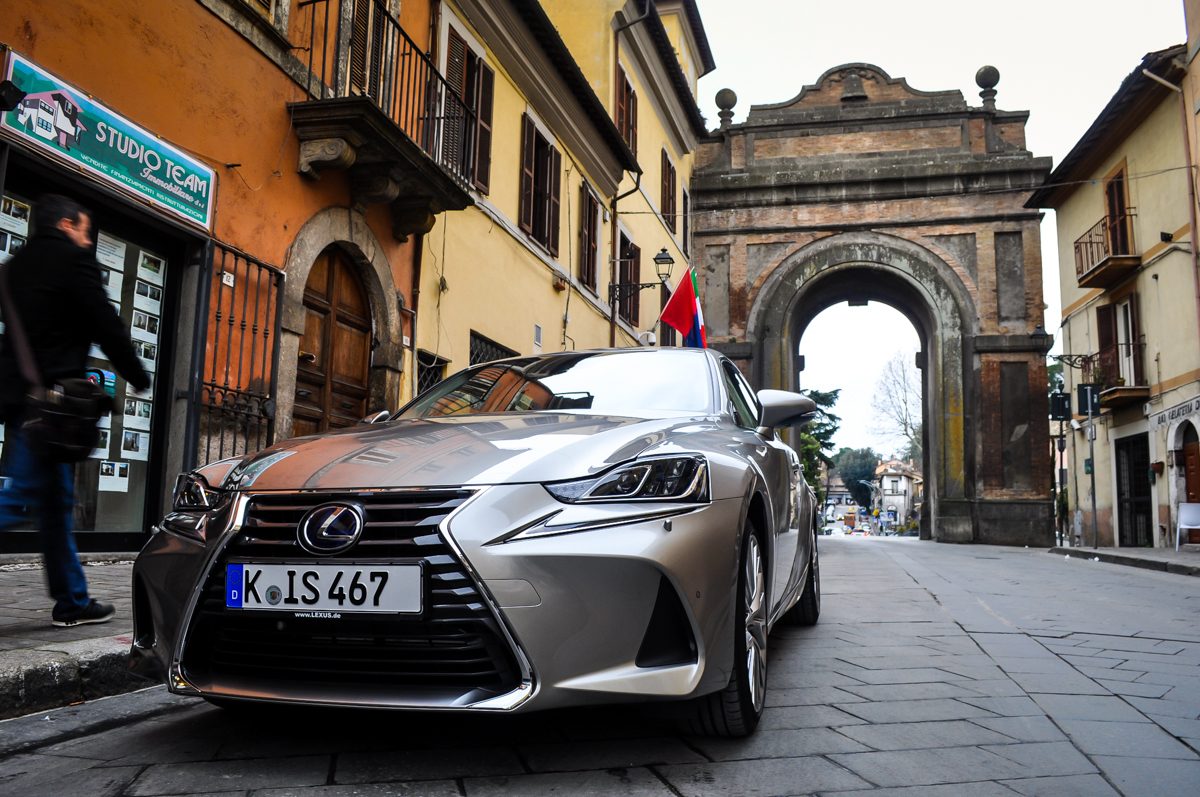 LEXUS IS