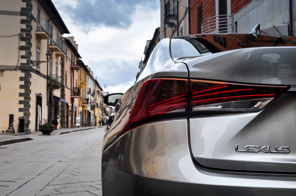 LEXUS IS