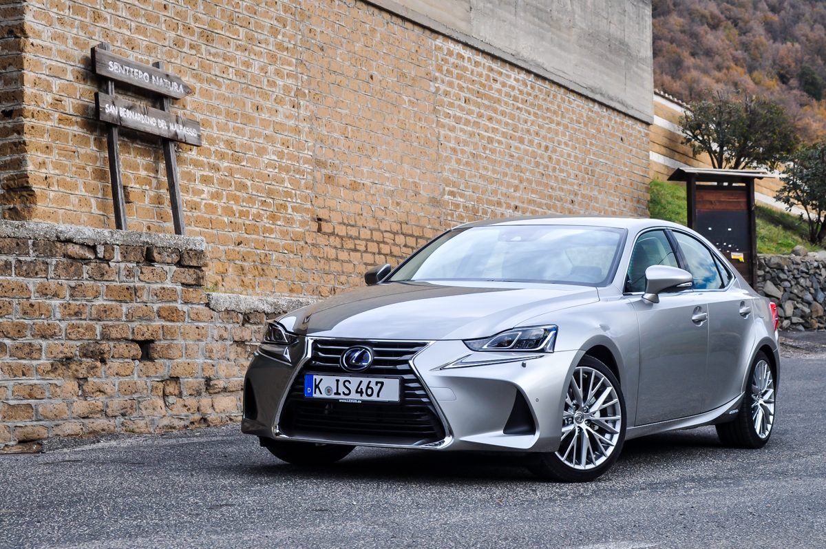 LEXUS IS