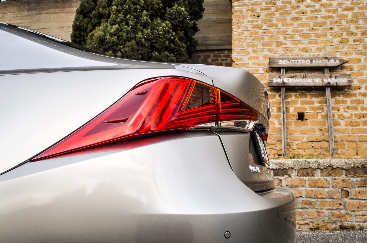 LEXUS IS