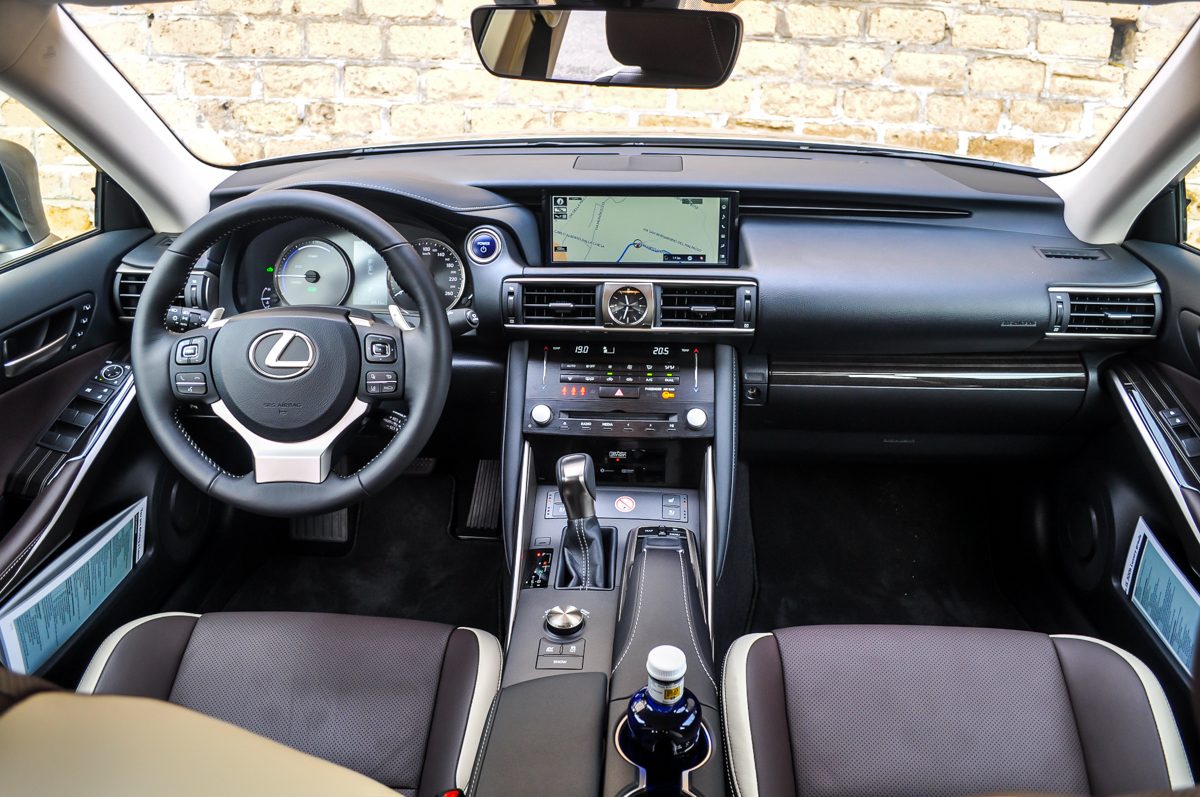 LEXUS IS