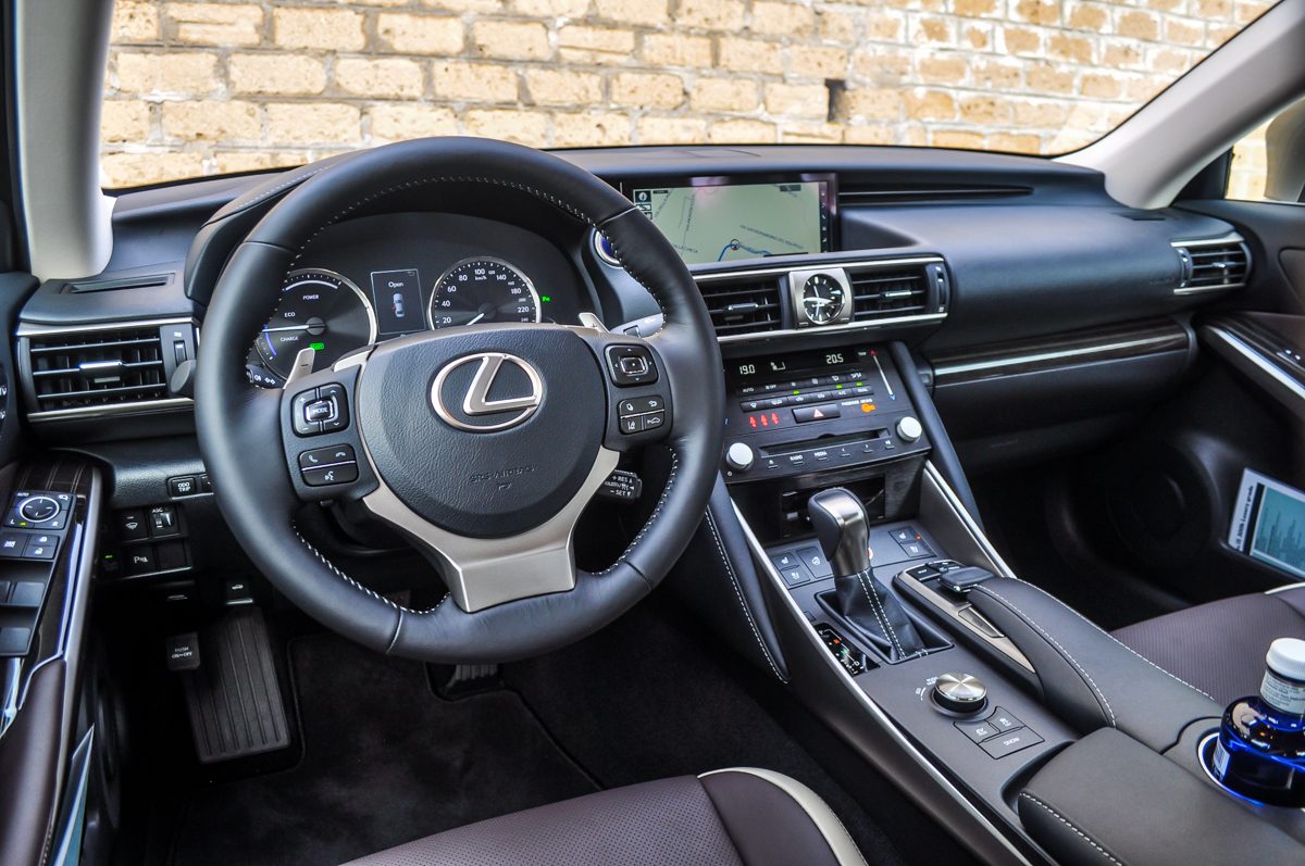 LEXUS IS