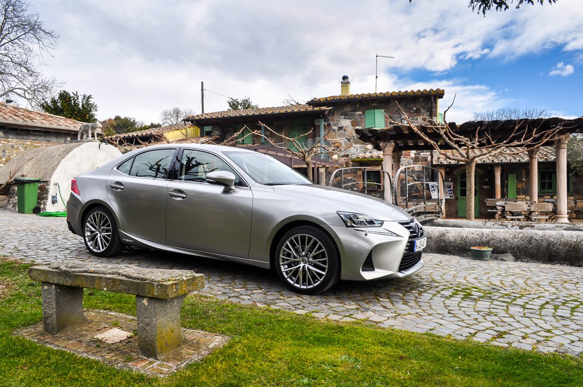 LEXUS IS