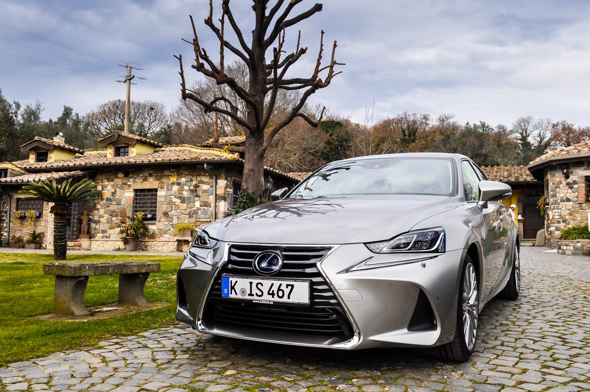 LEXUS IS
