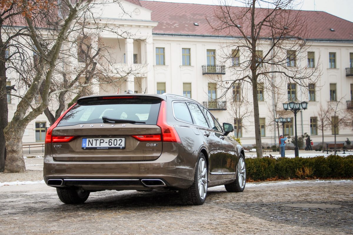 VOLVO V90