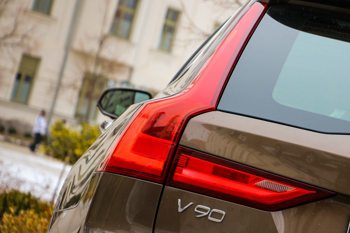 VOLVO V90