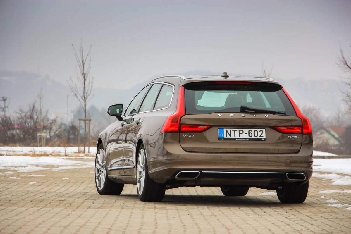 VOLVO V90