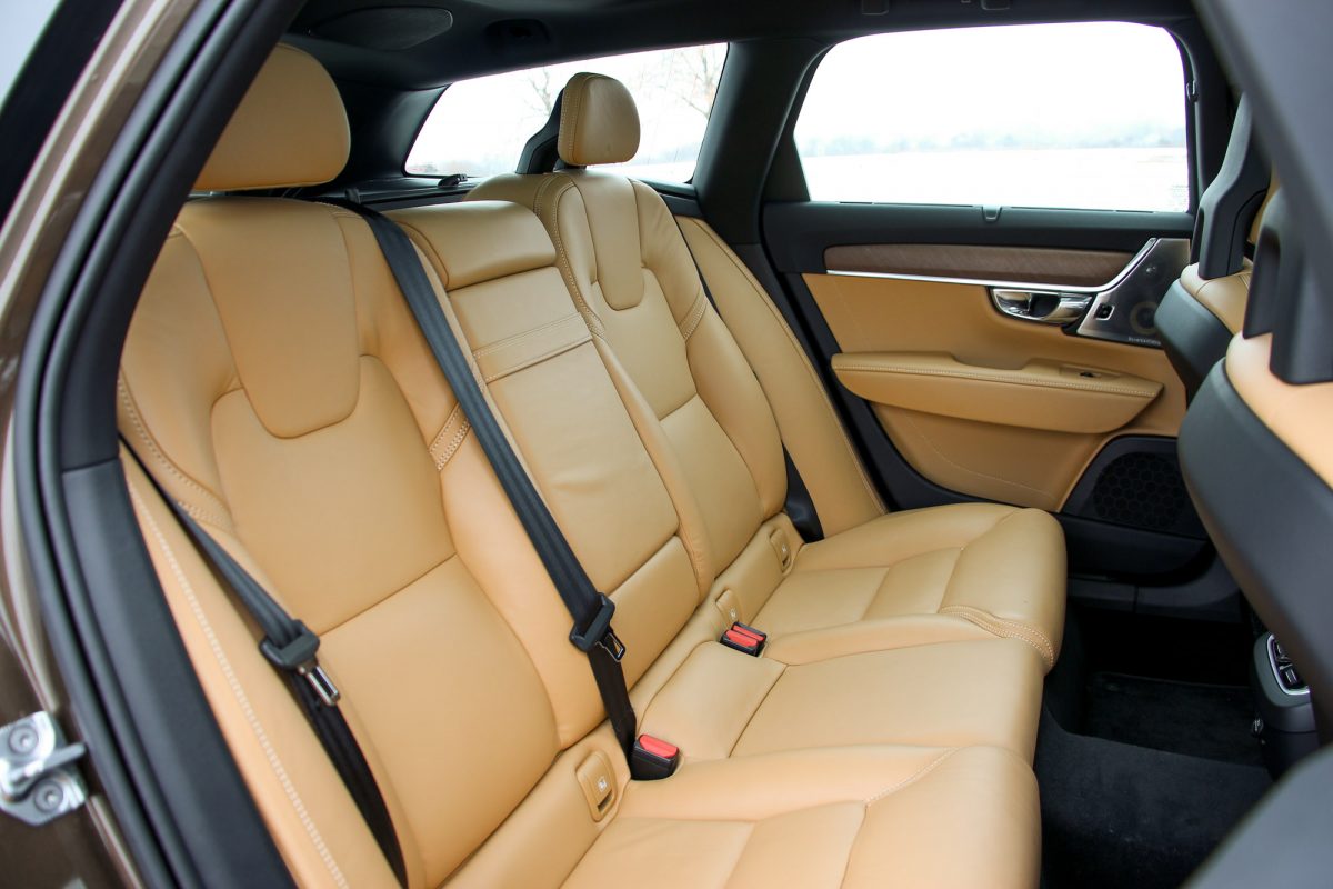VOLVO V90