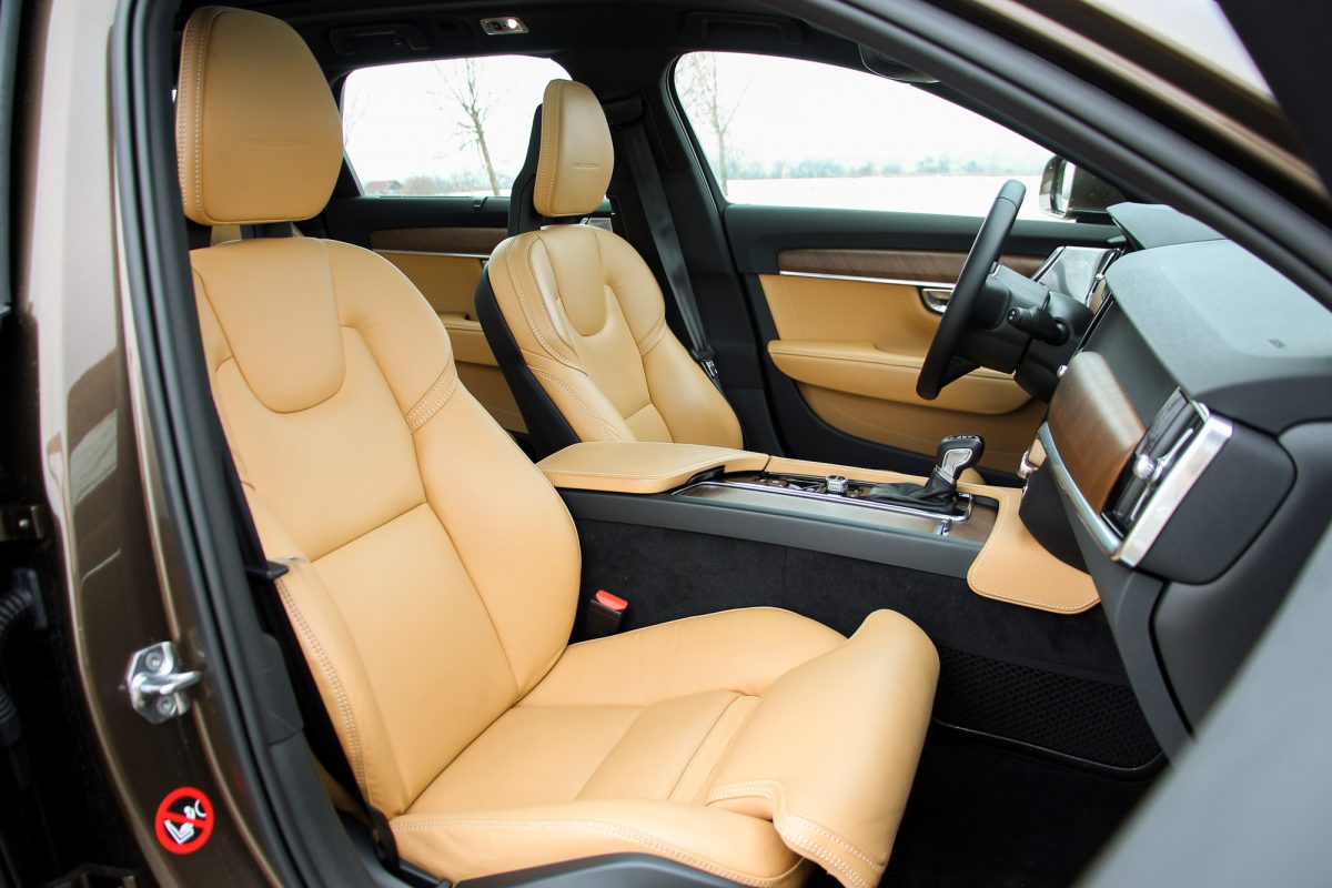 VOLVO V90