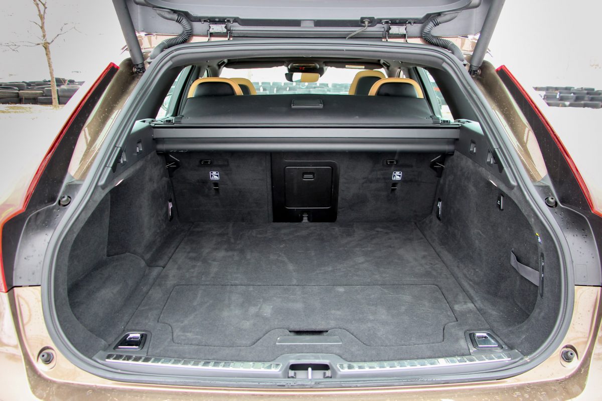 VOLVO V90
