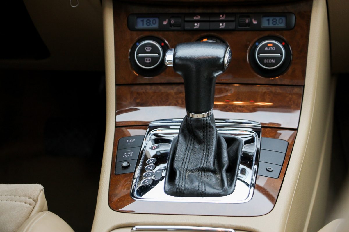 VOLKSWAGEN PASSAT VI