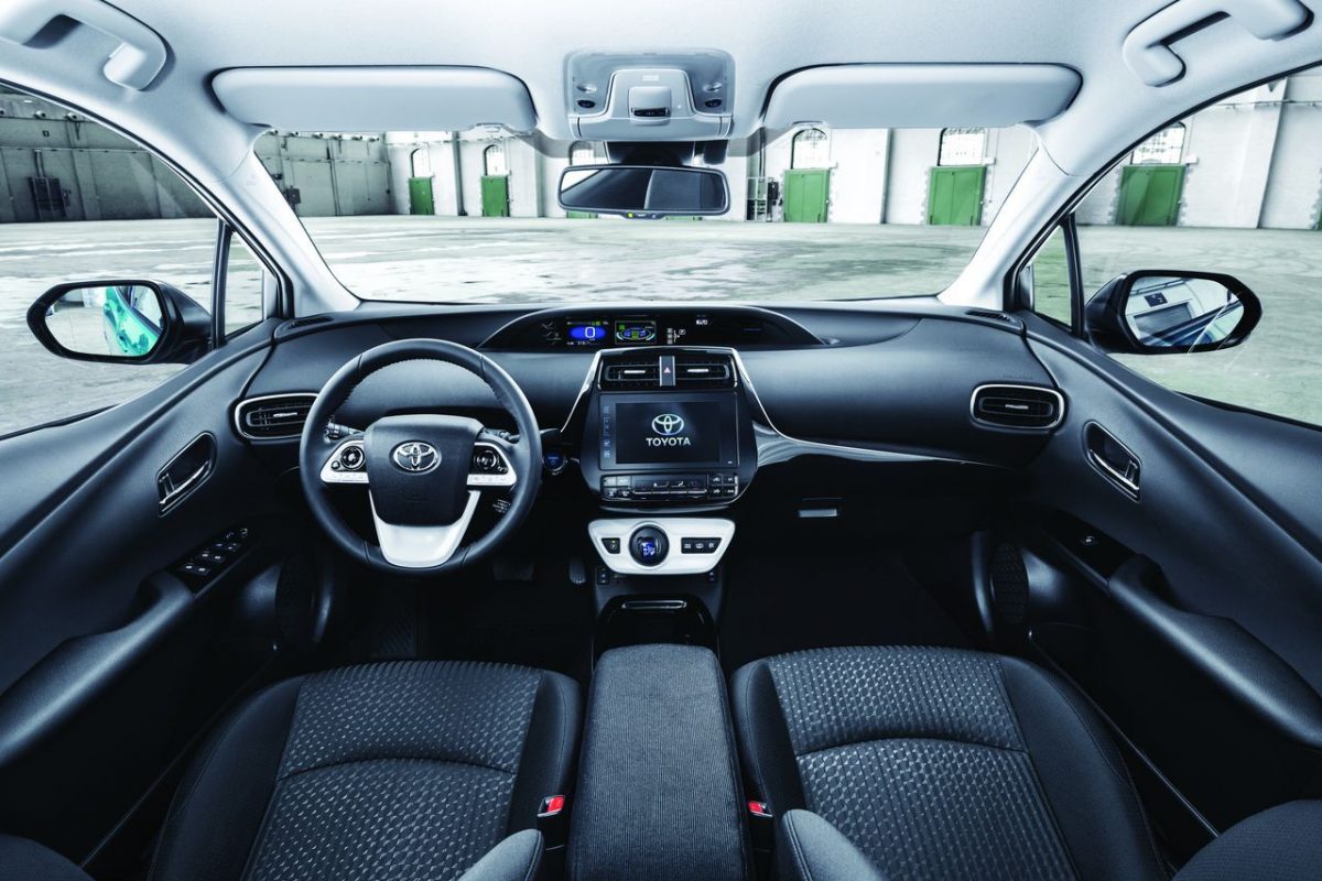 TOYOTA PRIUS