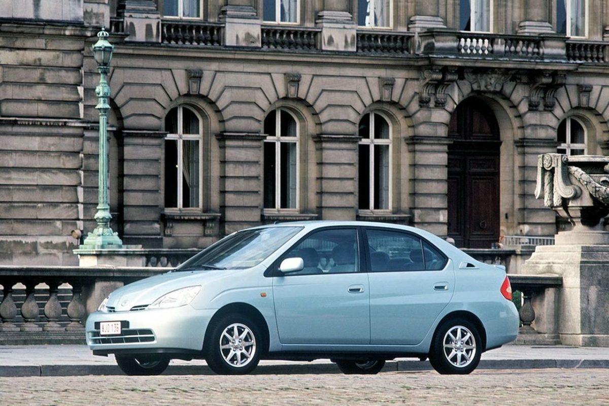 TOYOTA PRIUS