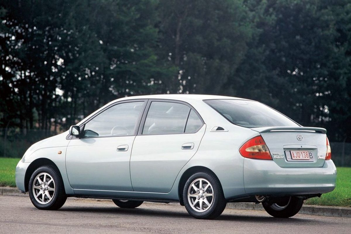 TOYOTA PRIUS