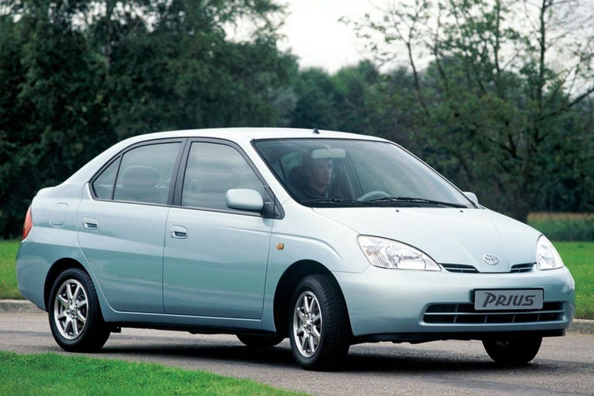 TOYOTA PRIUS