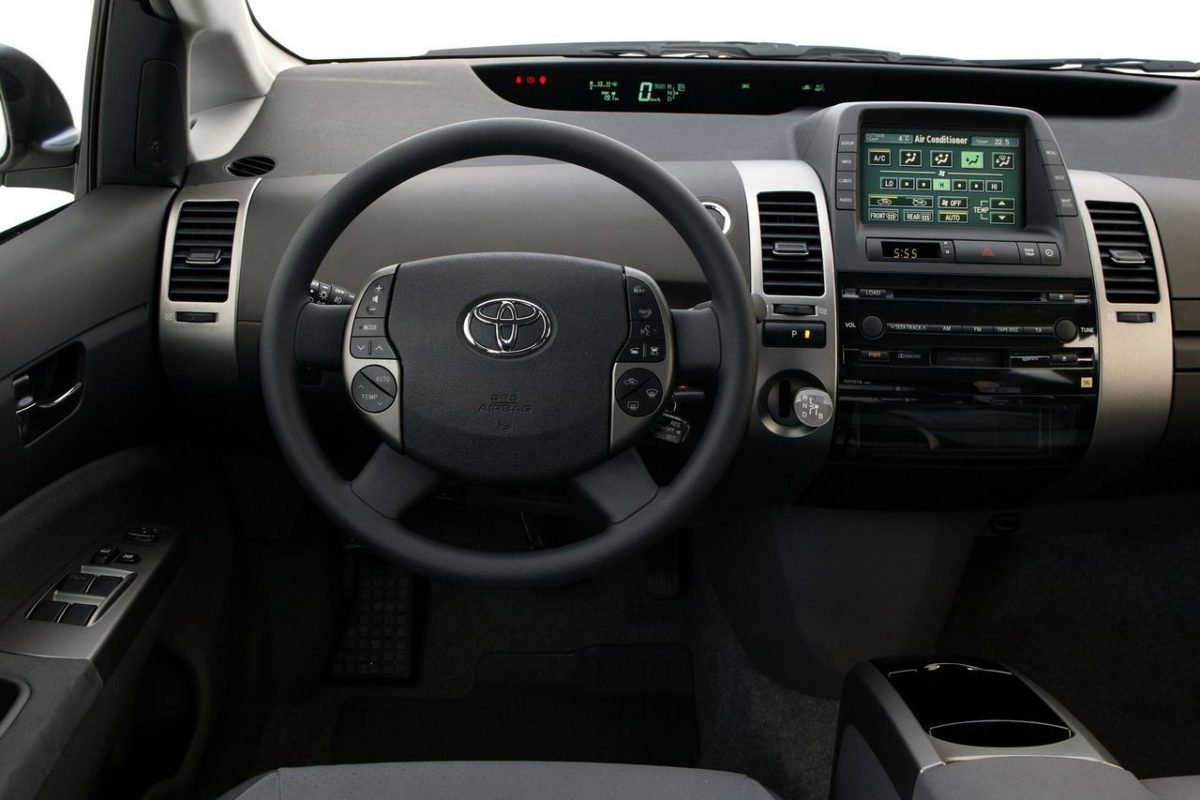 TOYOTA PRIUS