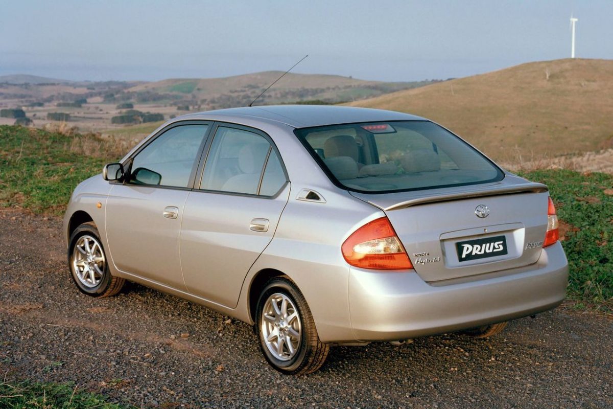 TOYOTA PRIUS