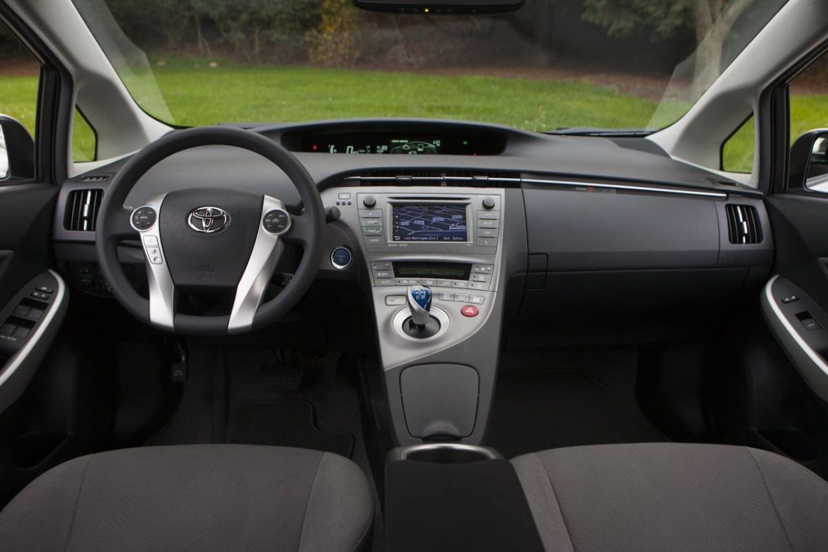 TOYOTA PRIUS