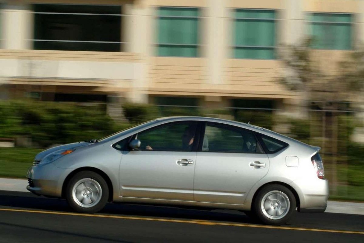 TOYOTA PRIUS