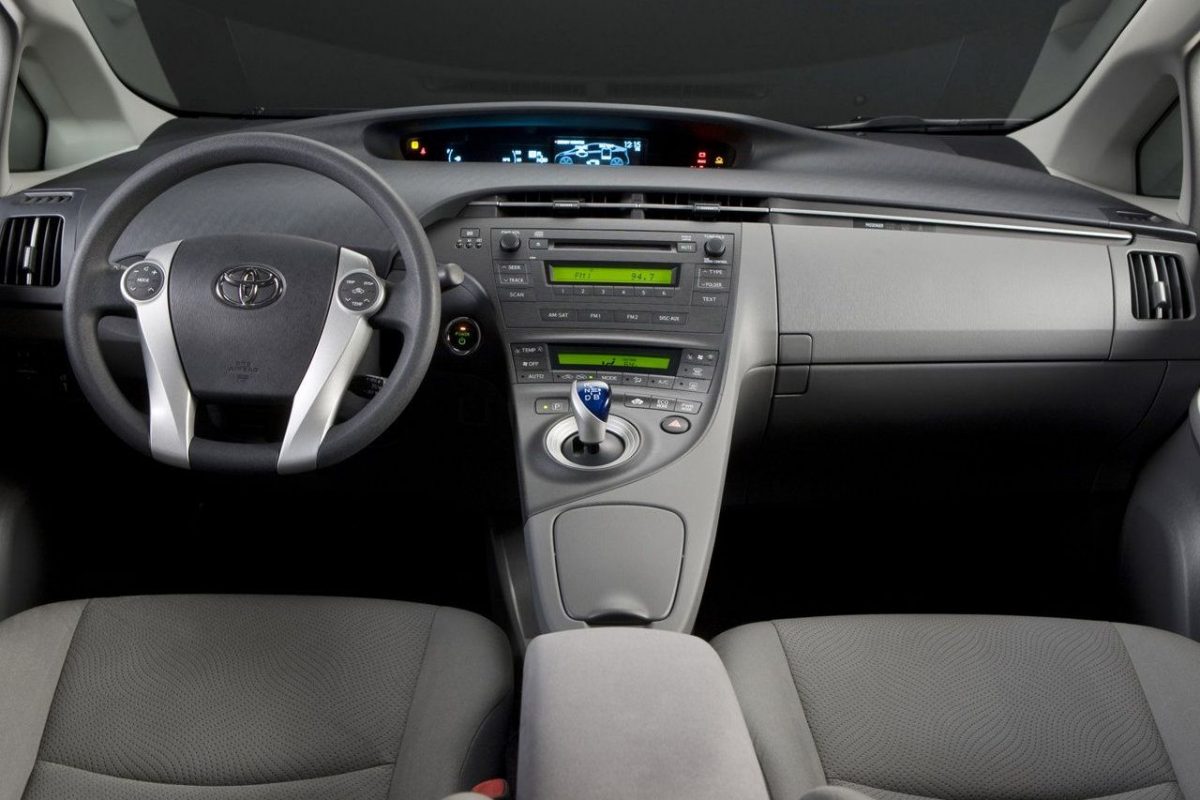 TOYOTA PRIUS