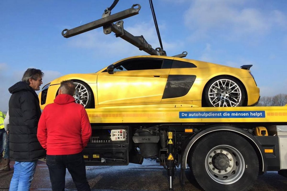 AUDI R8