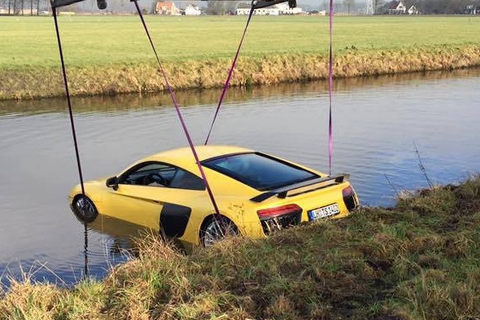 AUDI R8