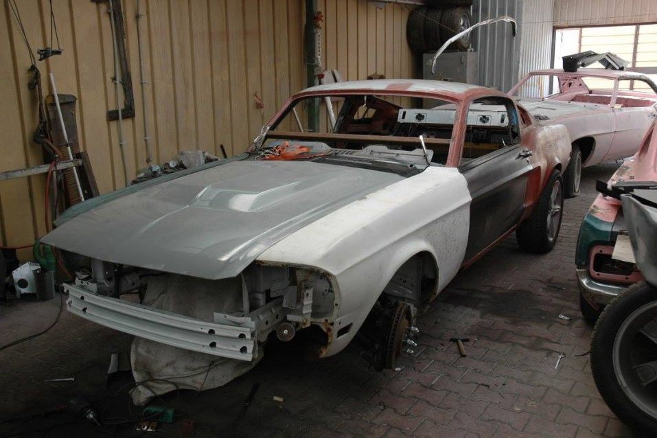 FORD MUSTANG