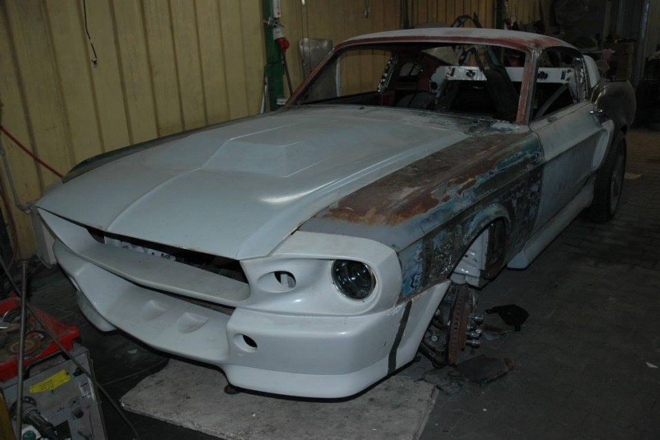 FORD MUSTANG