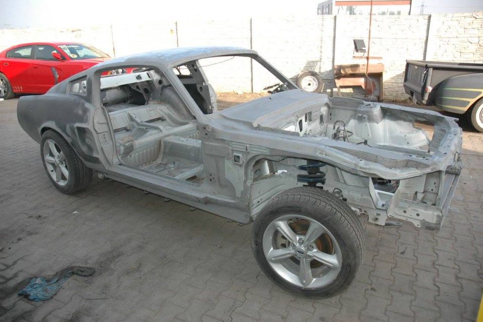 FORD MUSTANG