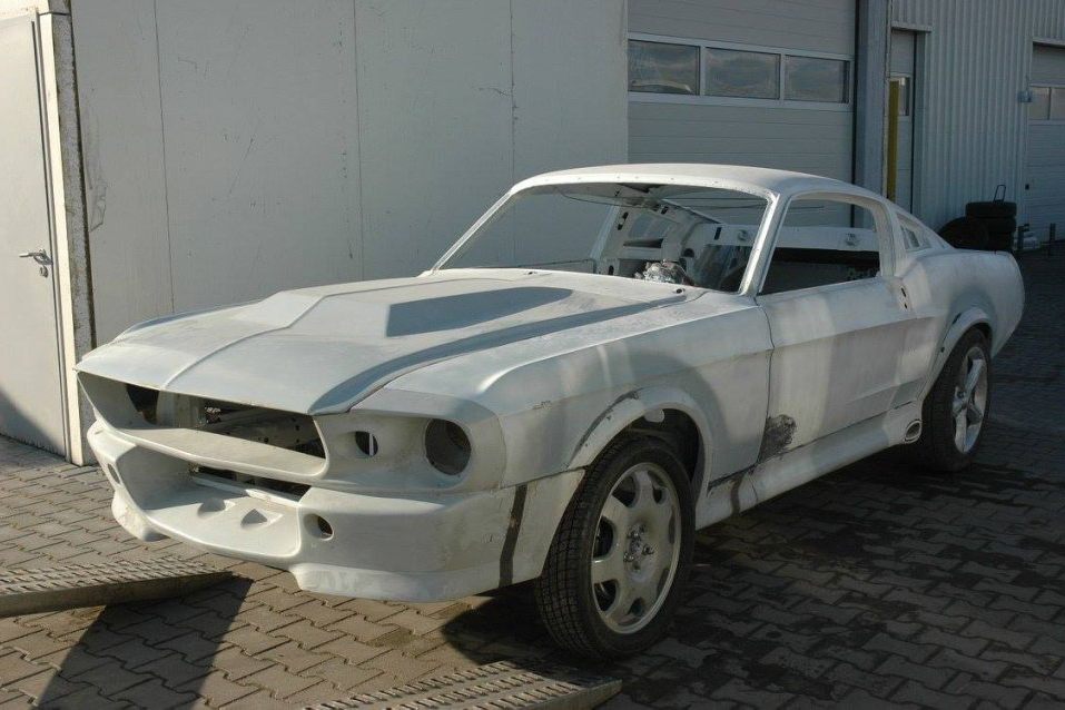 FORD MUSTANG