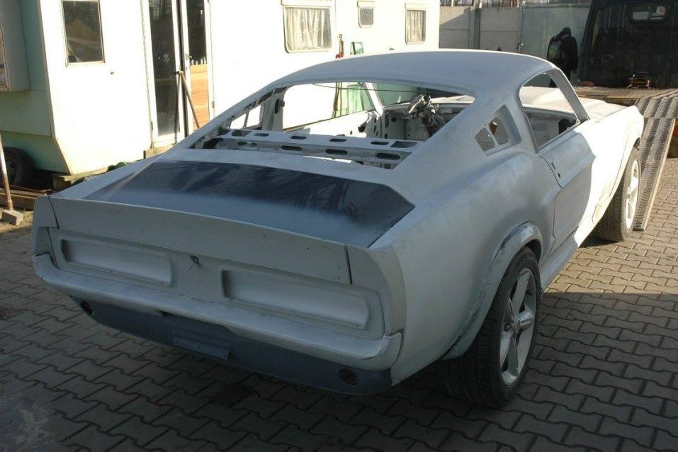 FORD MUSTANG