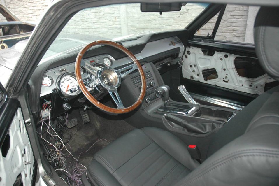 FORD MUSTANG