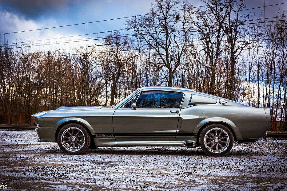 FORD MUSTANG