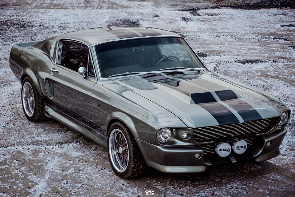 FORD MUSTANG