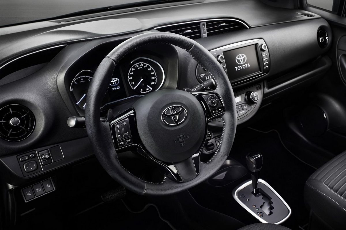 TOYOTA YARIS