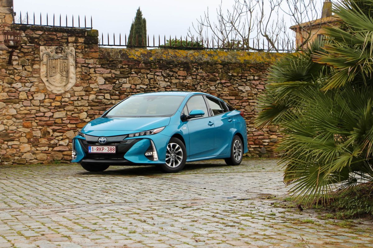TOYOTA PRIUS