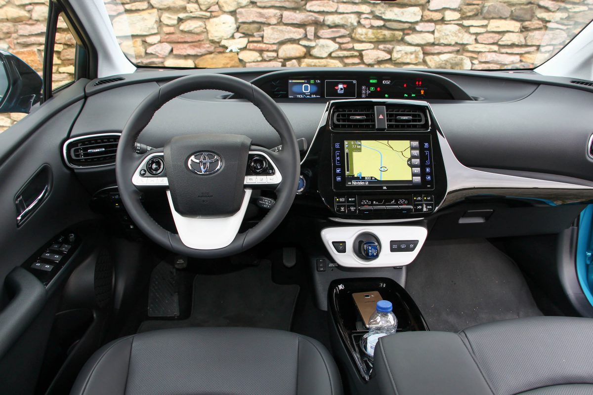TOYOTA PRIUS