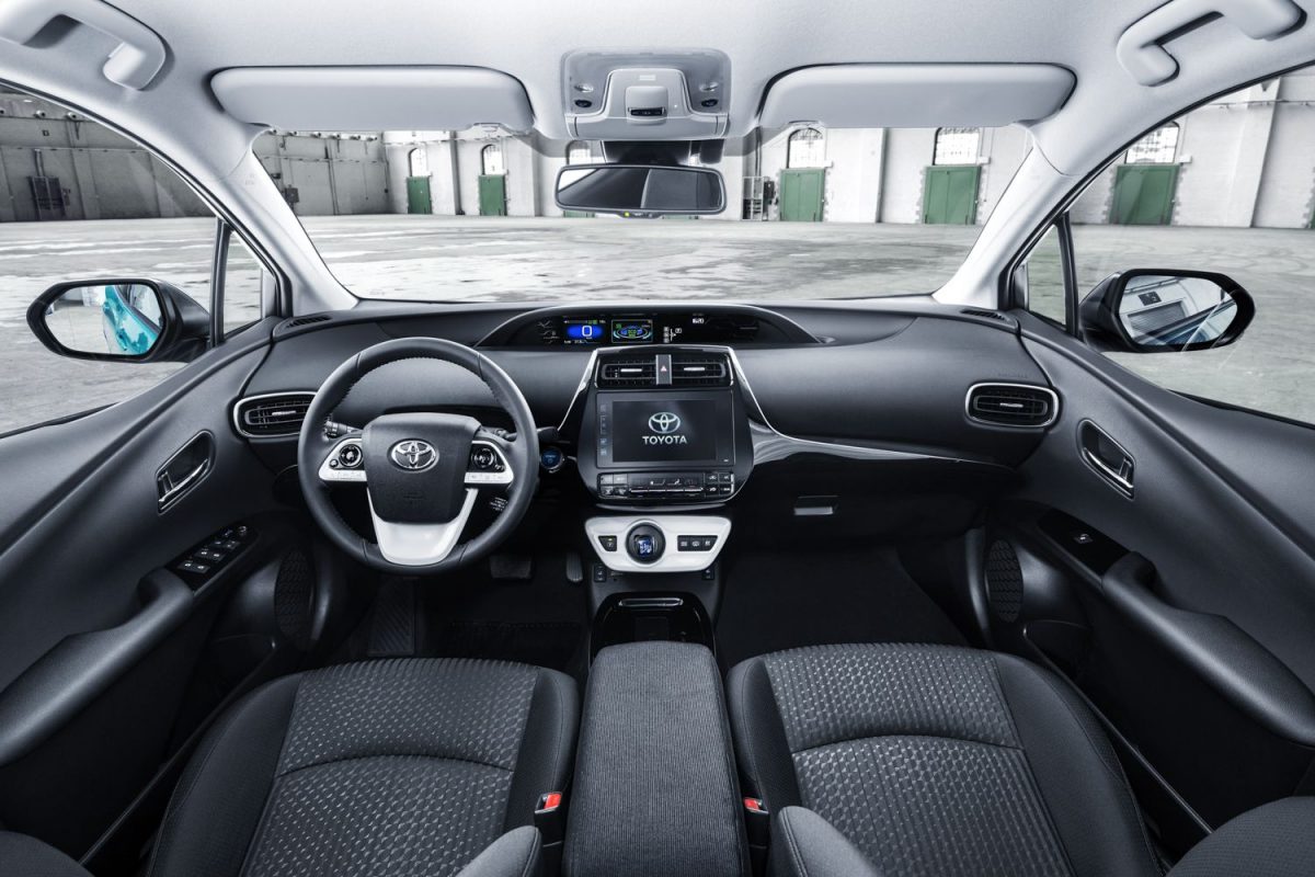 TOYOTA PRIUS