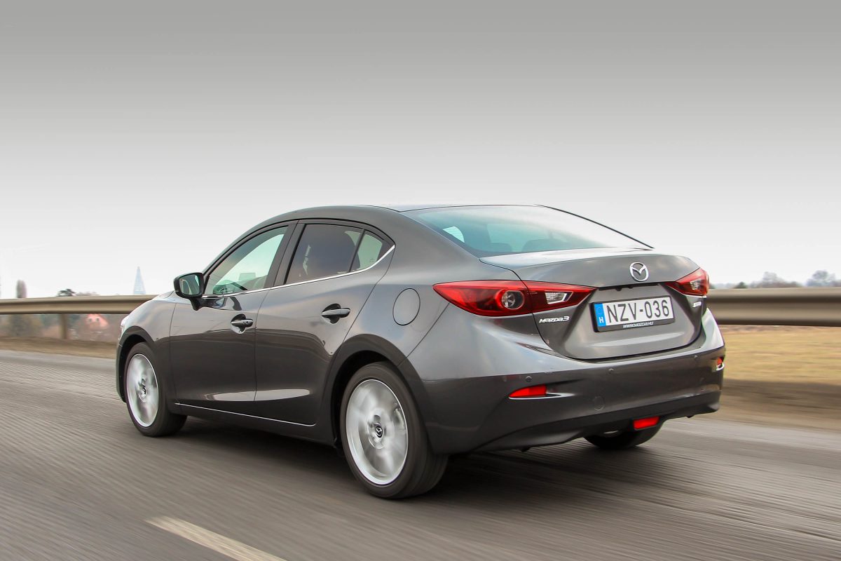 MAZDA 3