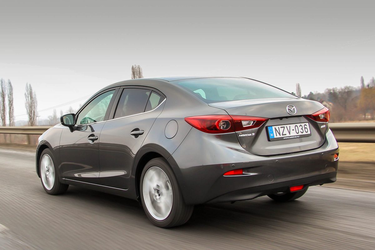 MAZDA 3