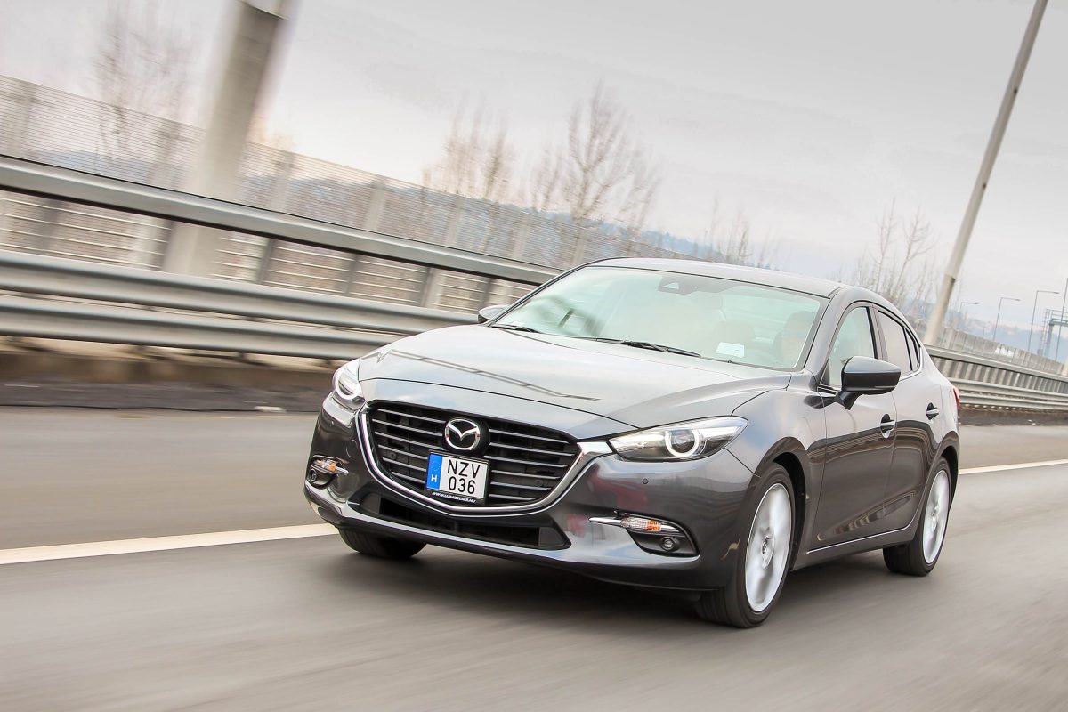 MAZDA 3