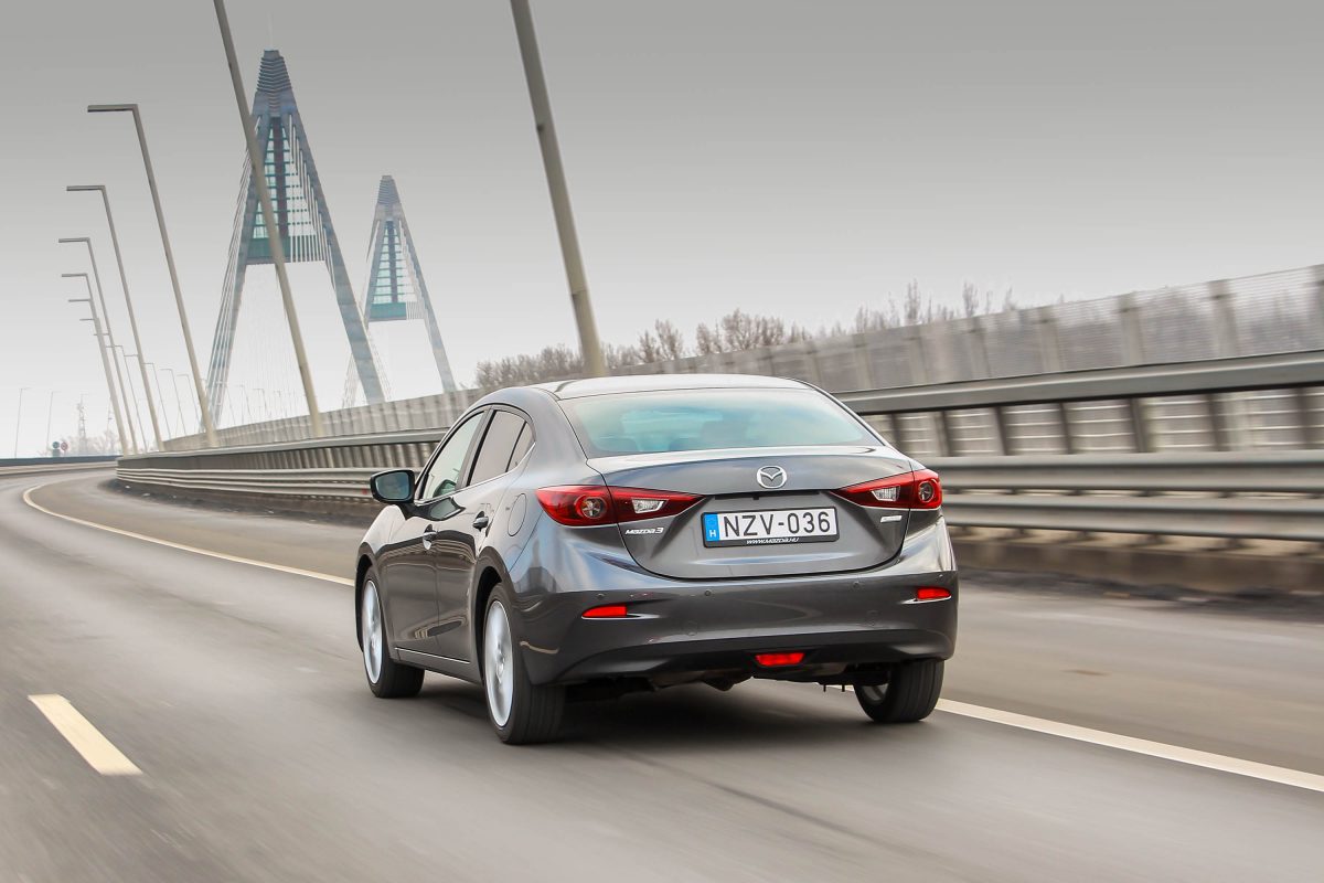 MAZDA 3