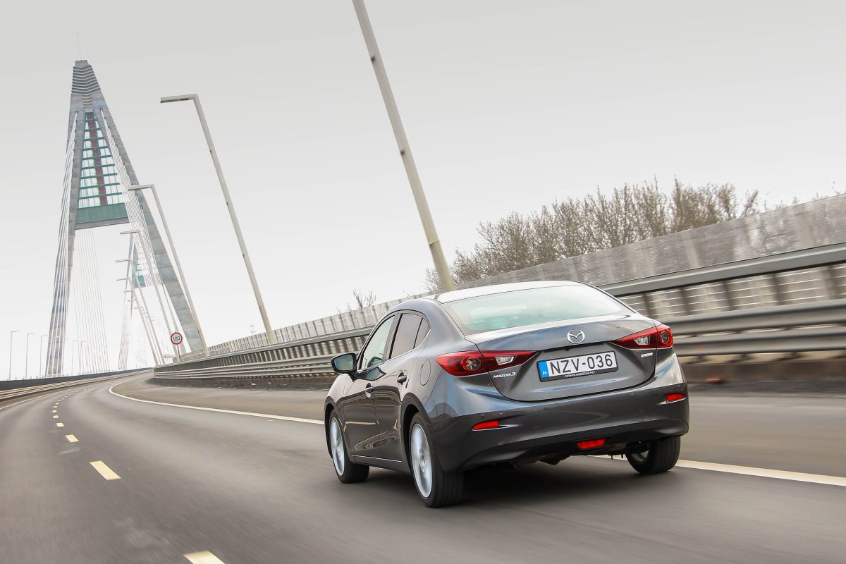 MAZDA 3