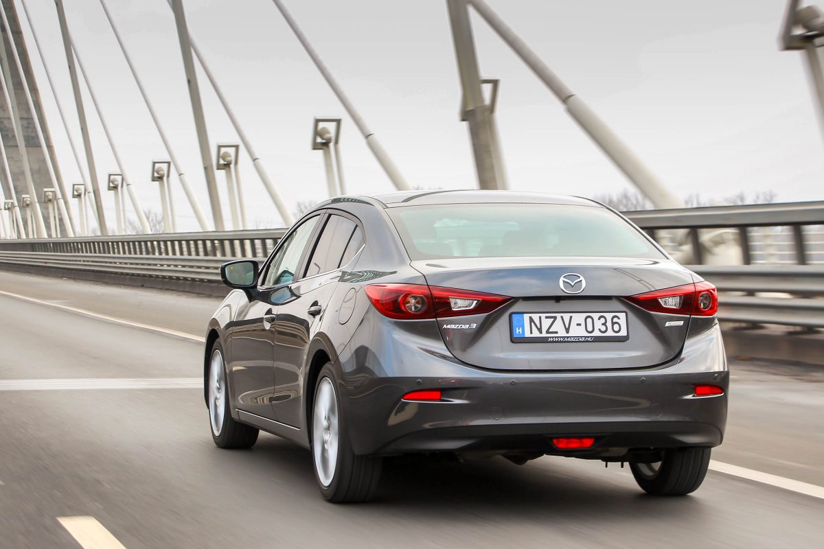 MAZDA 3