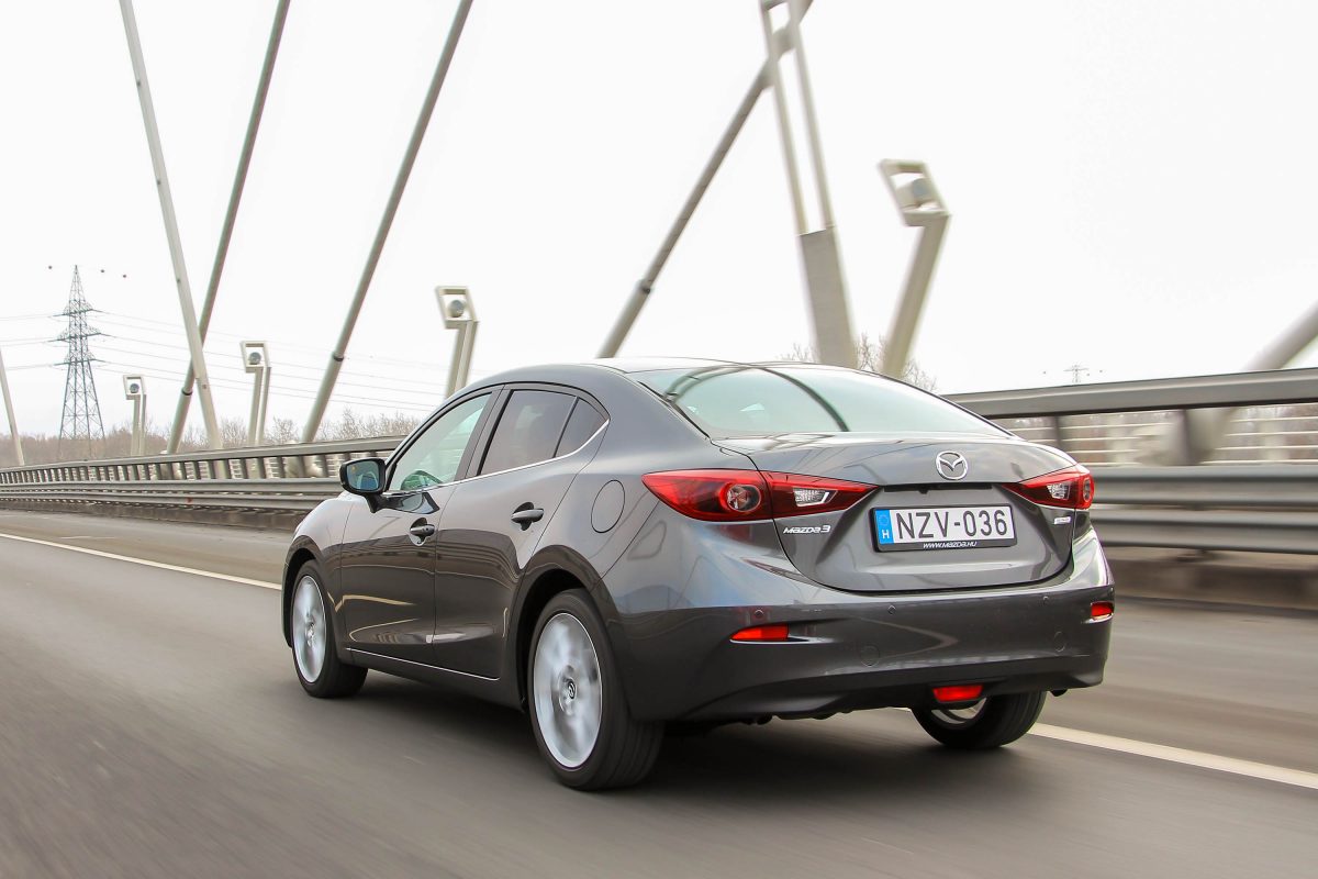 MAZDA 3